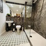 2 Bedroom Centre Garden Flat With Secure Parking *