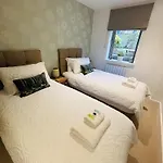 2 Bedroom Centre Garden Flat With Secure Parking Apartment Bristol