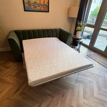 شقة 2 Bedroom Centre Garden Flat With 1 Secure Parking Space *