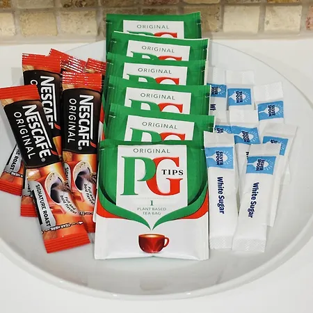 Апартаменты 2 Bedroom Centre Garden Flat With Secure Parking Бристоль