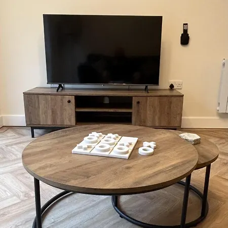 2 Bedroom Centre Garden Flat With Secure Parking Bristol