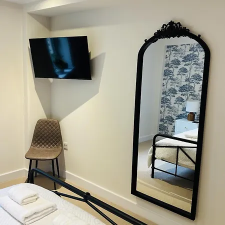 Апартаменты 2 Bedroom Centre Garden Flat With Secure Parking *