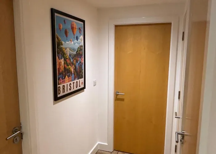 2 Bedroom Centre Garden Flat With Secure Parking Apartman Bristol