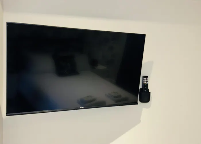 2 Bedroom Centre Garden Flat With Secure Parking Apartment Bristol