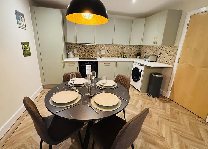 Apartman 2 Bedroom Centre Garden Flat With Secure Parking Bristol