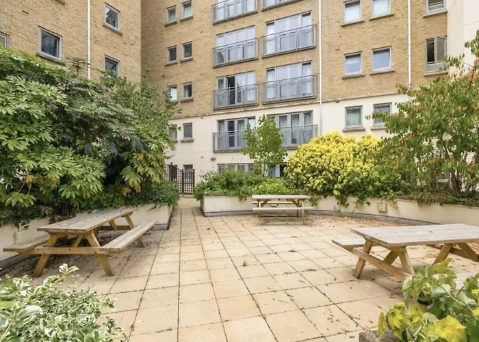 2 Bedroom Centre Garden Flat With Secure Parking Apartman Bristol