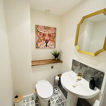 2 Bedroom Centre Garden Flat With Secure Parking Bristol