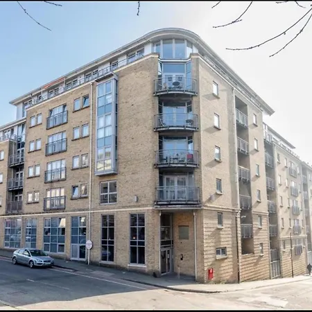 Apartmán 2 Bedroom Centre Garden Flat With Secure Parking