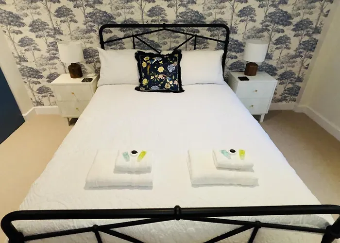 Lejlighed 2 Bedroom Centre Garden Flat With Secure Parking