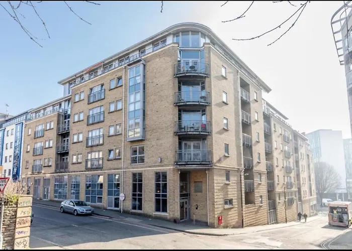 شقة 2 Bedroom Centre Garden Flat With Secure Parking