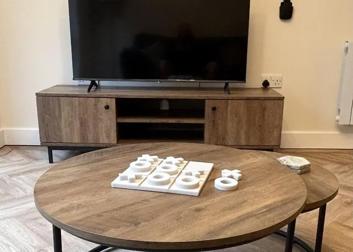 2 Bedroom Centre Garden Flat With Secure Parking Bristol